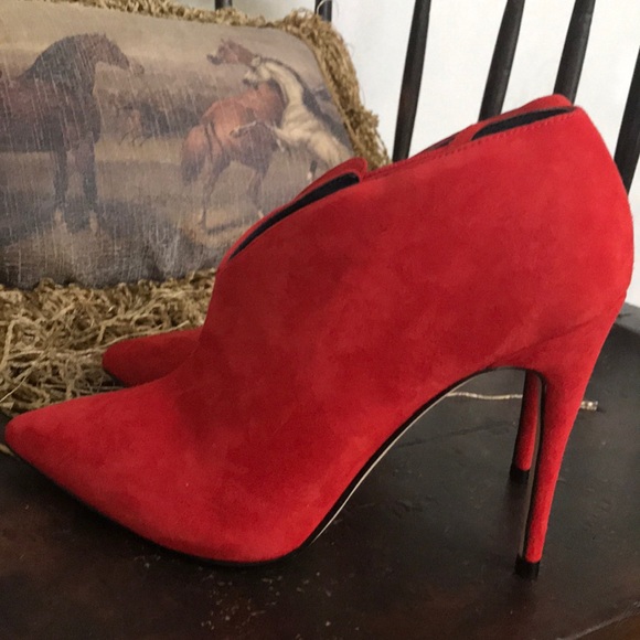 Guess Gorgeous Cherry Red Suede Heels. Size 6. - Picture 3 of 7